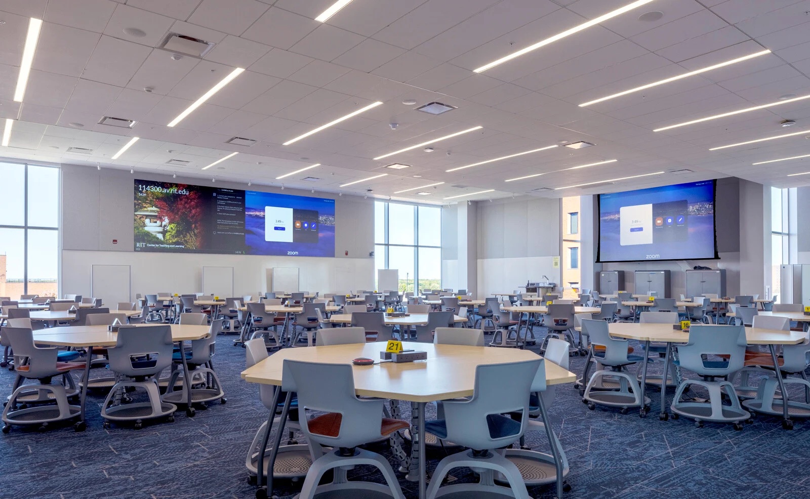 Flexible active-learning classroom with multiple shared displays at Rochester Institute of Technology