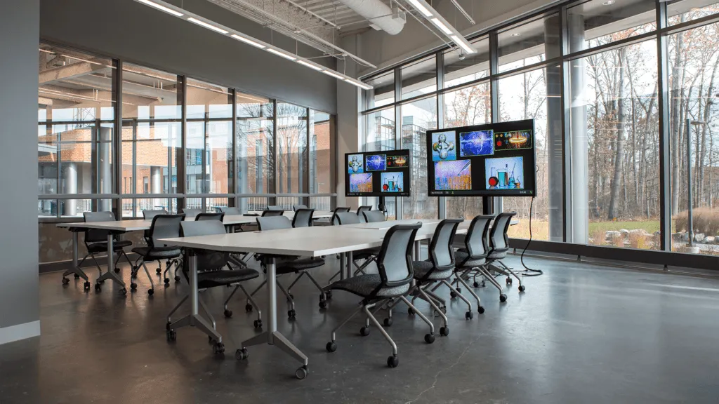 George Mason University active learning room with collaborative displays powered by Mersive Solstice